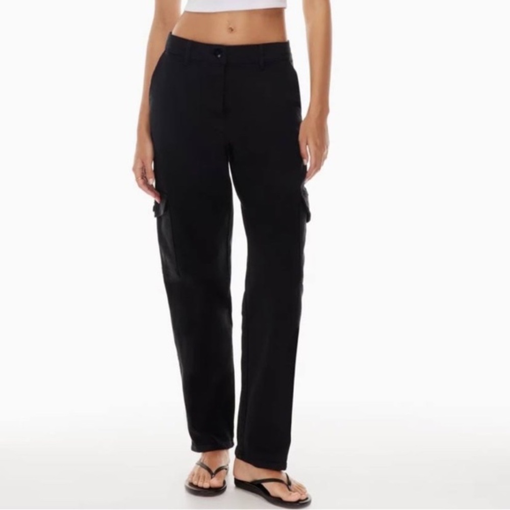 Aritzia Wilfred Free Modern Cargo Pants Black Casual 90s Style Streetwear Size 2